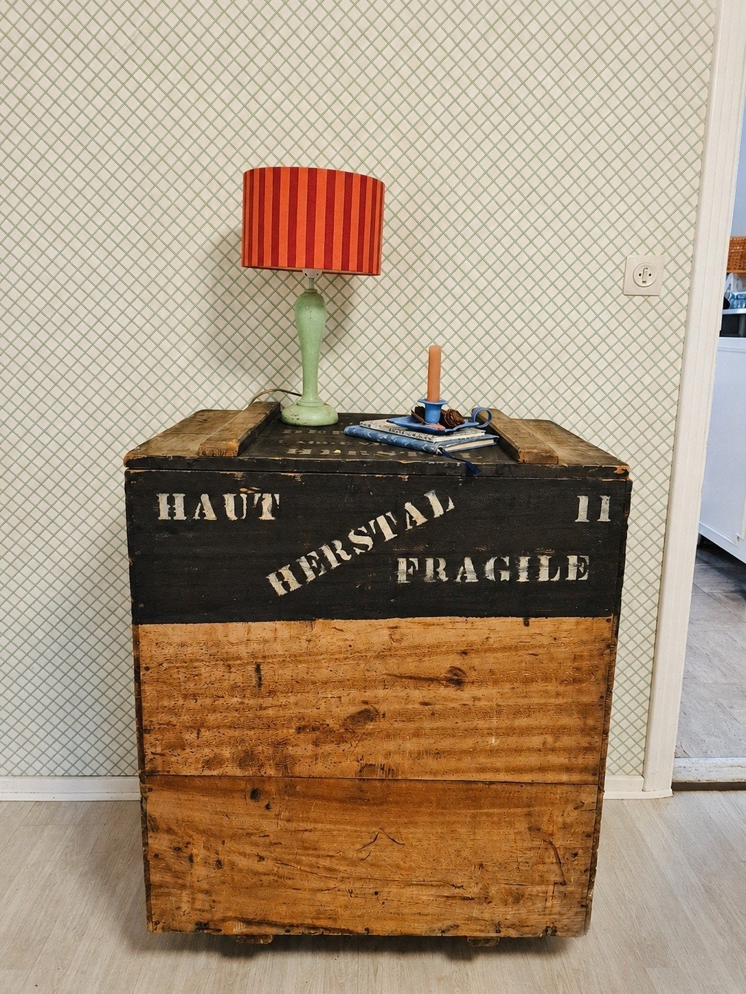 Ancien coffre en bois – style vintage / industriel, Maison & Meubles, Accessoires pour la Maison | Coffres, Enlèvement, Utilisé