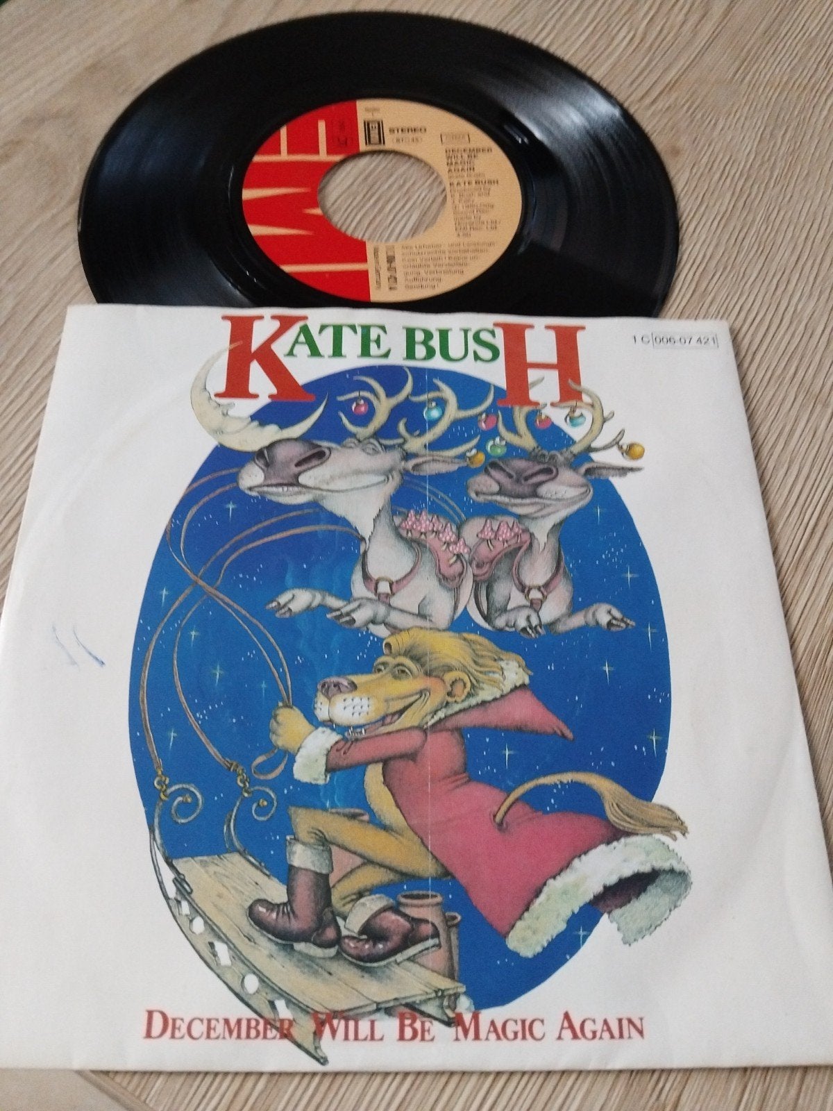 Kate Bush, Enlèvement ou Envoi