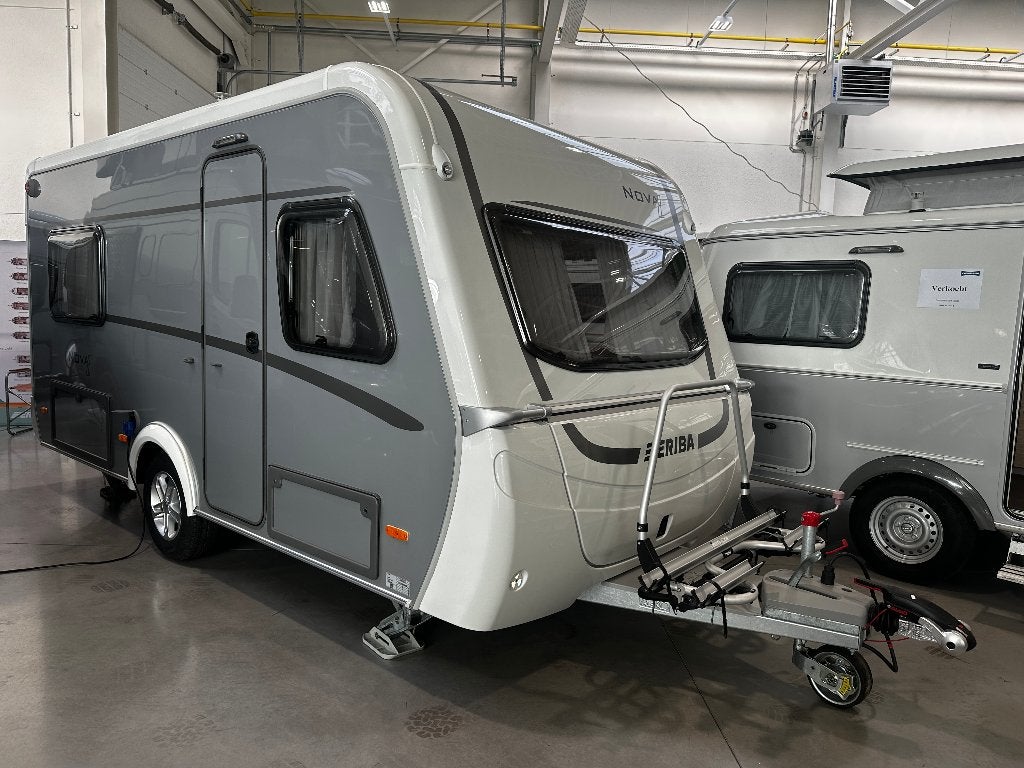 Eriba Hymer Nova Light 465 Crystal zilver Compacte & luxueus, Rondzit, Bedrijf, Vast bed, 5 tot 6 meter