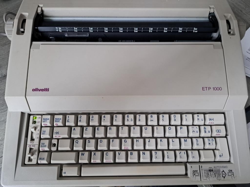 Machine  à écrire, Enlèvement