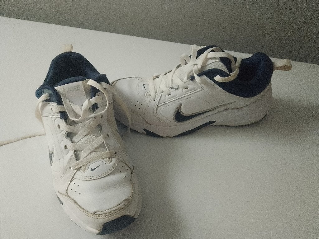 44 nike sneakers sportschoenen in heel goede staat, Kleding | Heren, Schoenen, Verzenden, Wit, Nike, Zo goed als nieuw