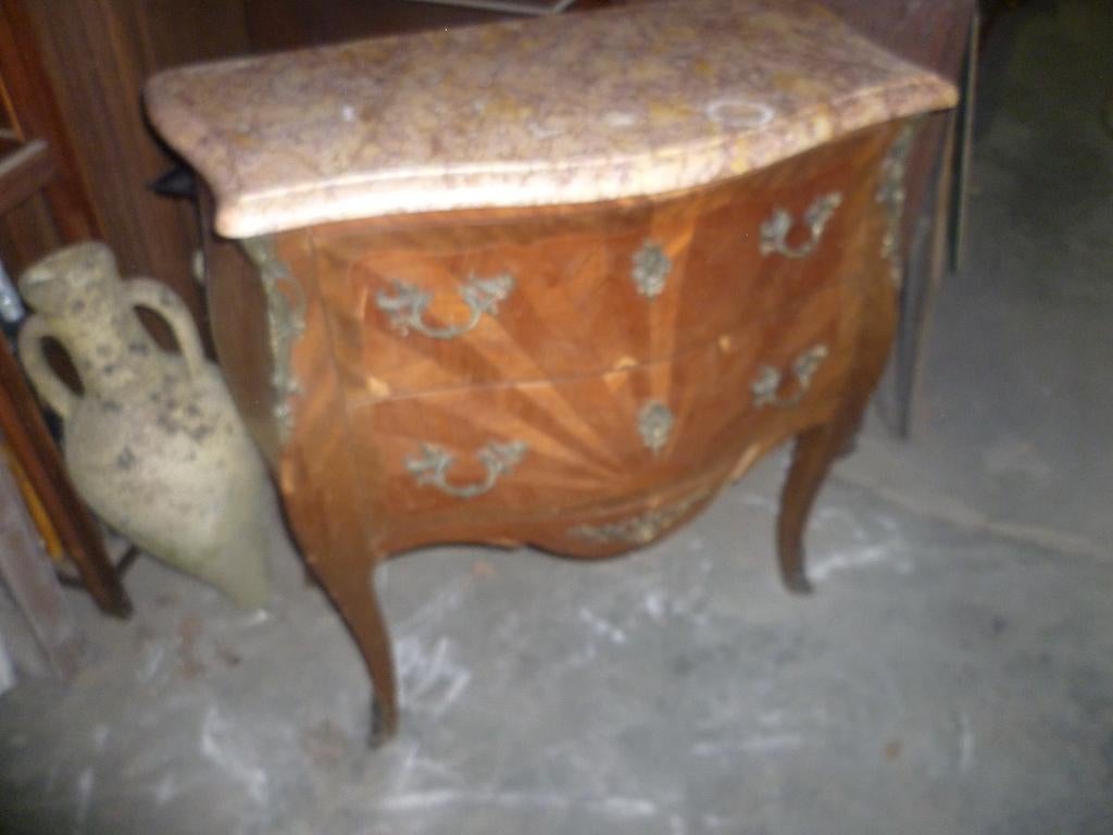 OUDE MARKETTERIE BUIKCOMMODE MET BRONSBESLAG, Enlèvement