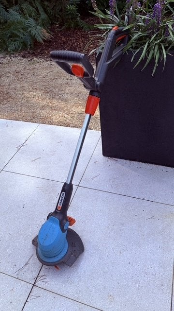 Gras kanten maaier op accu Gardena (zonder accu), Tuin en Terras, Ophalen, Gebruikt, Accu, Garduna