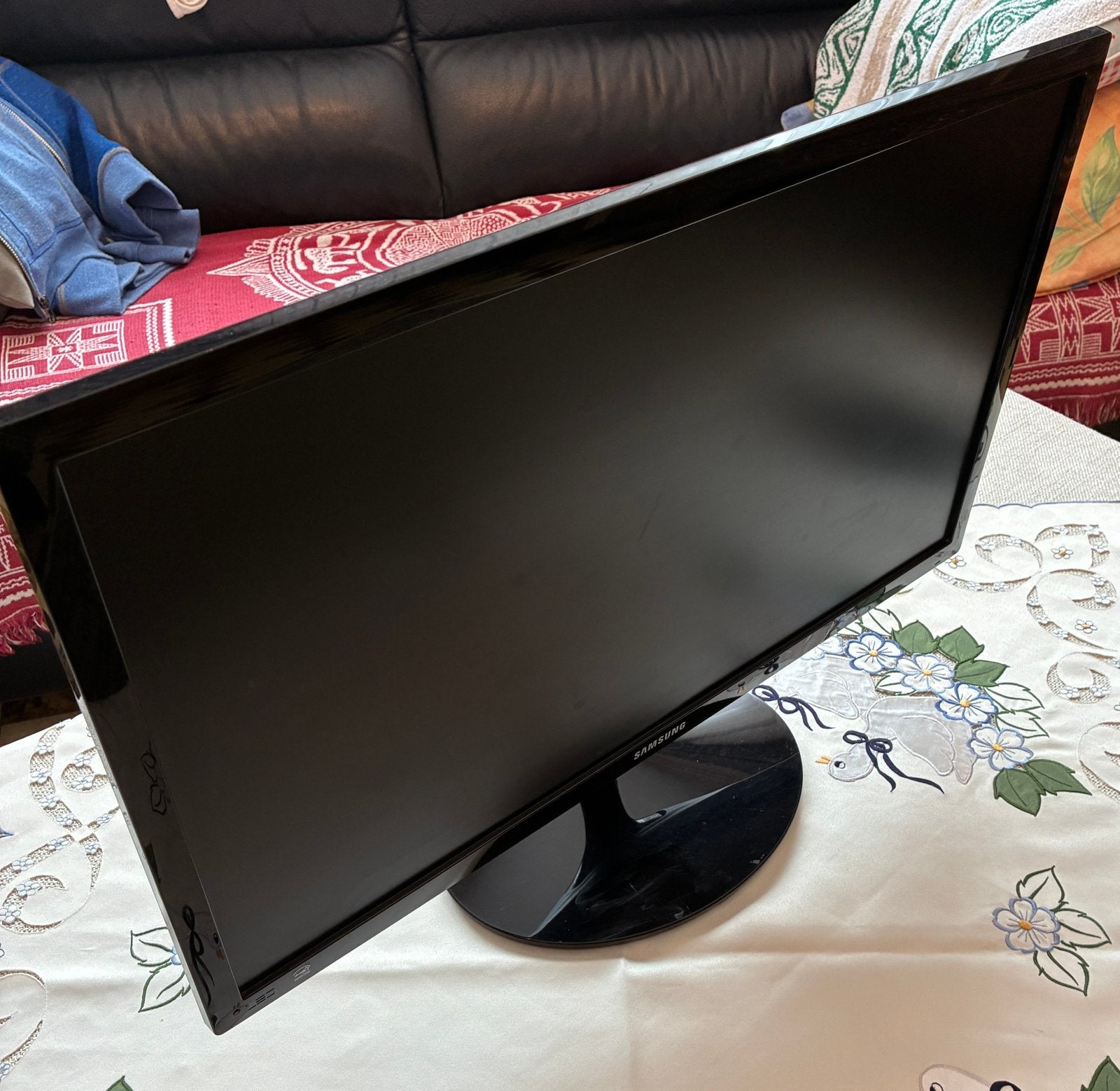 Samsung 24” Full HD desk monitor 1920x1080, HDMI, Full HD, Zo goed als nieuw, LED