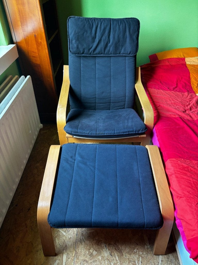 Fauteuil Ikea Poang tissu noir avec repose pieds, Maison & Meubles, Fauteuils, Moins de 75 cm, Enlèvement, Utilisé, 50 à 75 cm