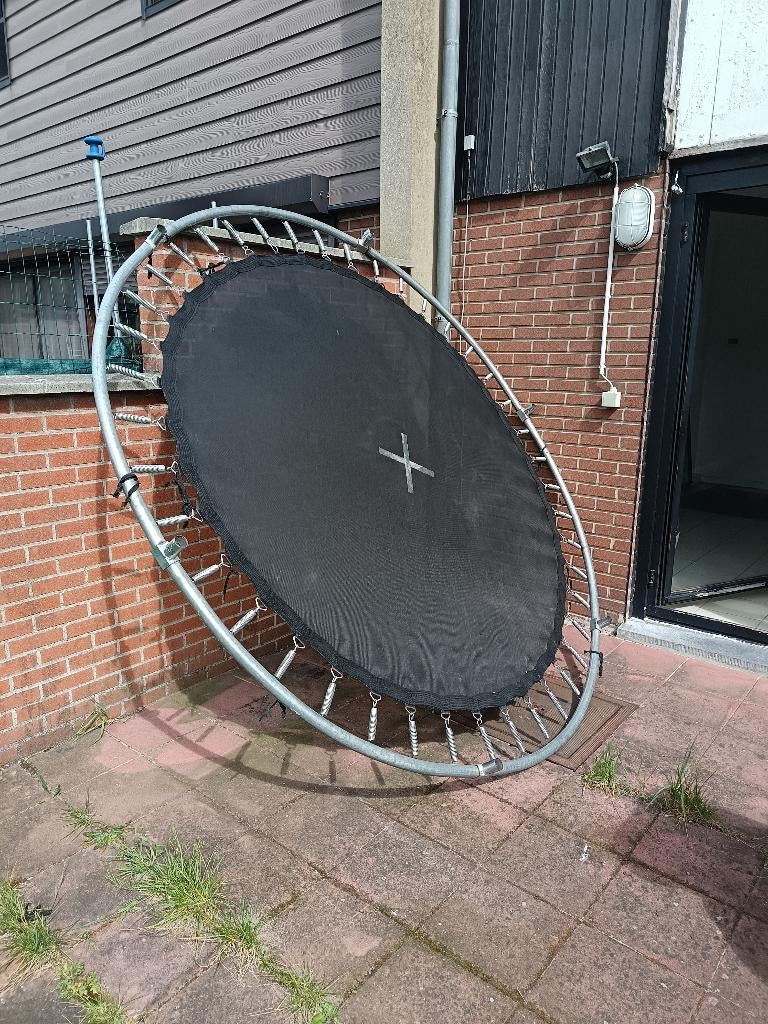 trampoline à donner, Enlèvement, Utilisé