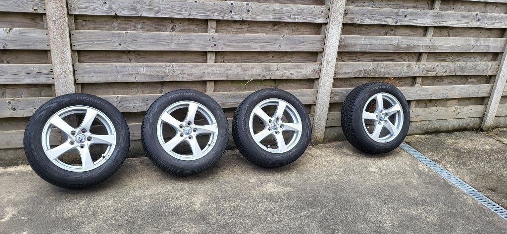 Originele Volvo Hera 16 inch velgen met Nokian WR Banden, Ophalen, 16 inch, Banden en Velgen, Winterbanden