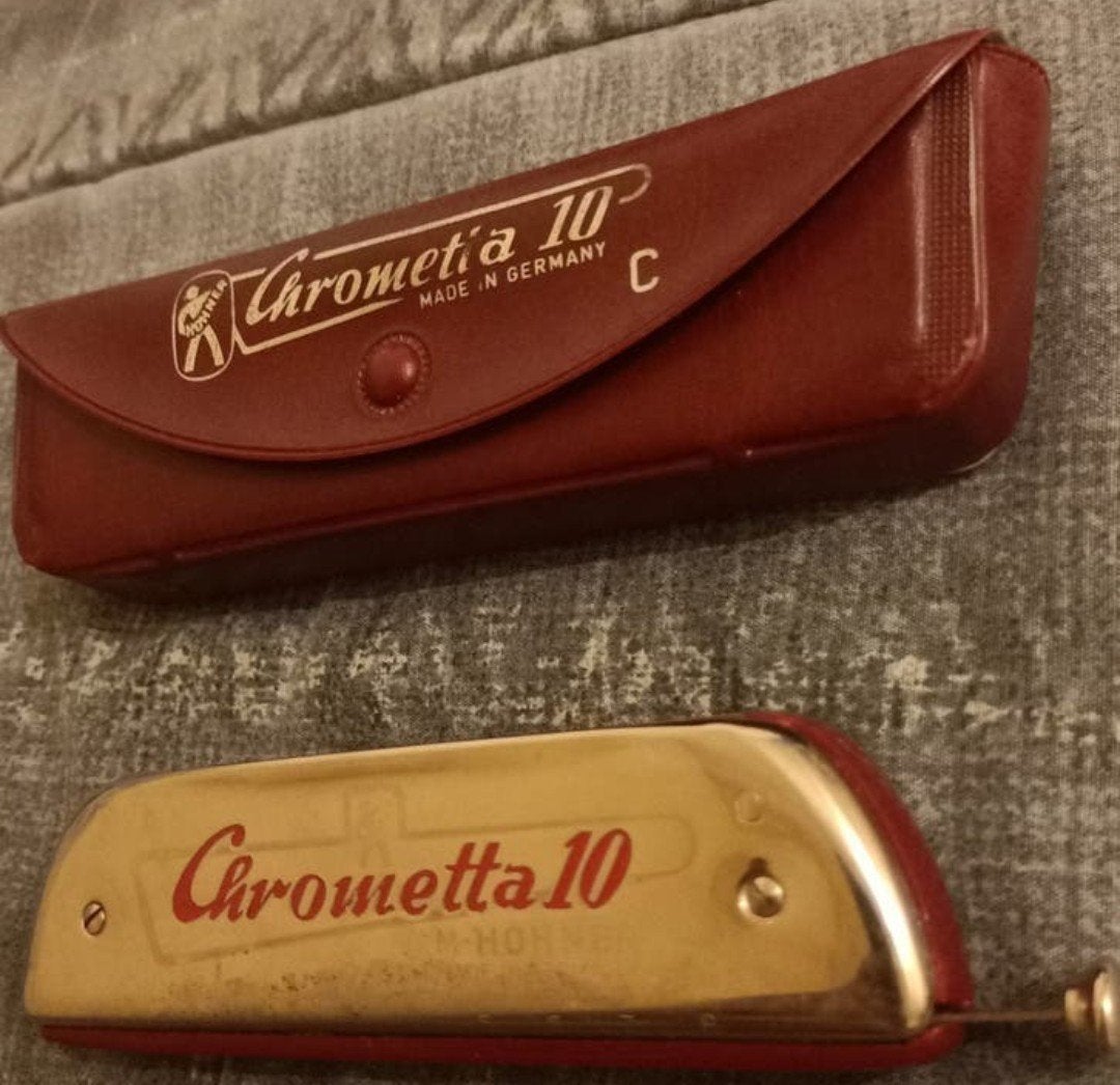Hohner Chrometta 10 C année 1963, Musique & Instruments, Instruments à vent | Harmonica, Enlèvement ou Envoi, Comme neuf, Avec valise ou boîte