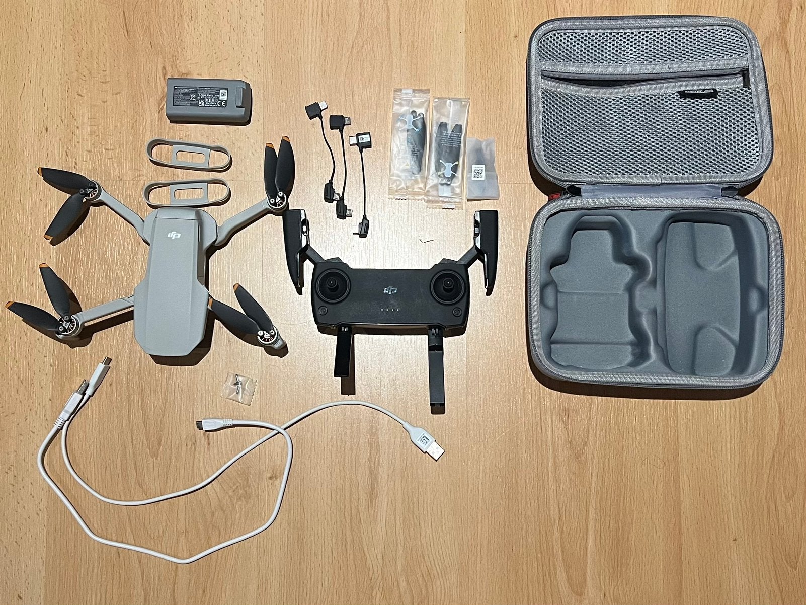 DJI Mini 2 SE + 2 Batterijen + Draagtas + Extra Accessoires, Gebruikt, Cameradrone, 5 tot 10 kilometer, Ophalen of Verzenden
