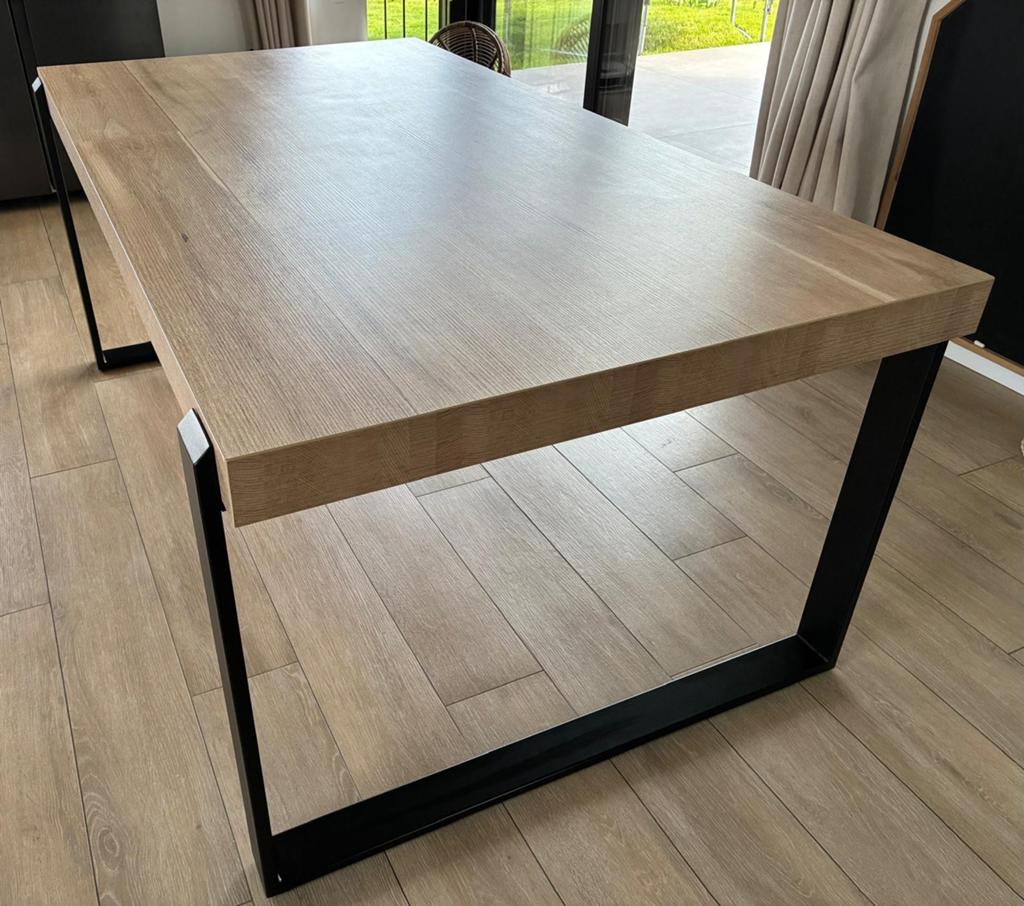 Moderne eettafel eikenlook met zwart metalen frame - 183x100, Huis en Inrichting, Tafels | Eettafels, Ophalen
