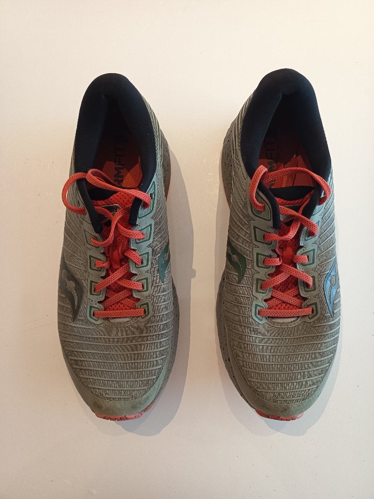 Chaussures de trail Saucony en très bonne état, Enlèvement, Porté, Chaussures de sport, Saucony