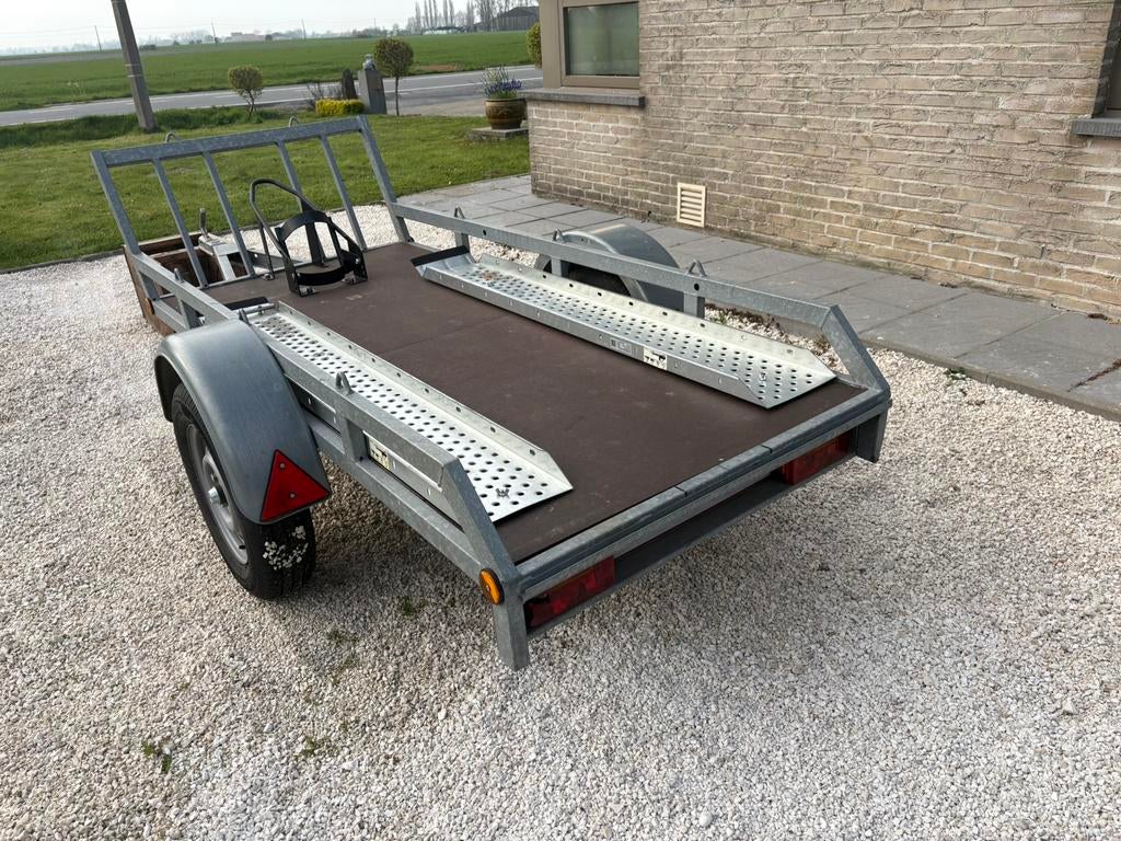 Moto trailer te huur, Ophalen, Zo goed als nieuw