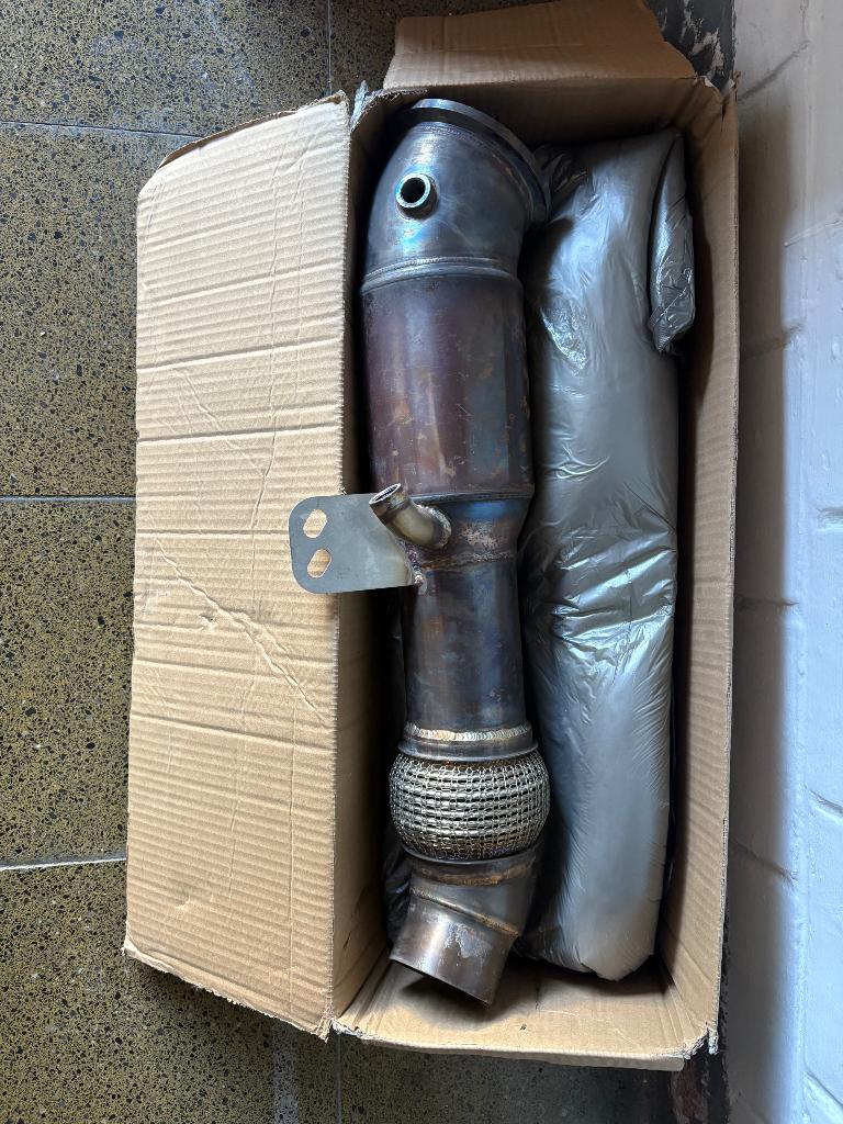 Downpipe B58 gen1 200 Cell merk UPP, Ophalen, Gebruikt, BMW