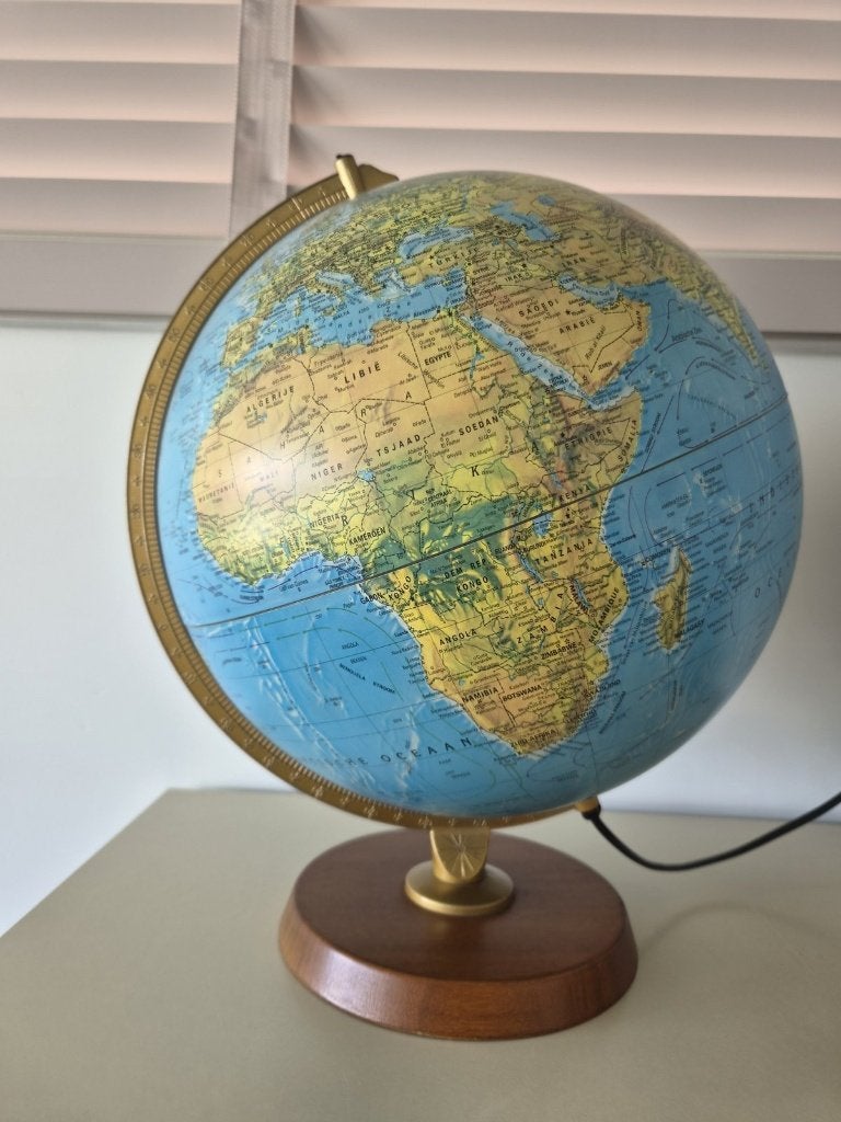 Vintage verlichte wereldbol, houten voet, messing meridiaan, Kunststof, Fysische wereldbol, Ophalen of Verzenden, Zo goed als nieuw