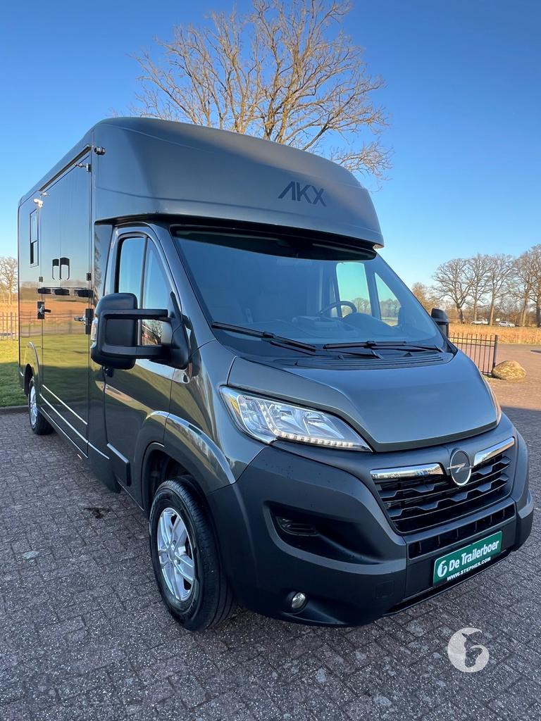 Chique AKX Paardencamionette uit 2024 met maar 19.000km!, Ophalen
