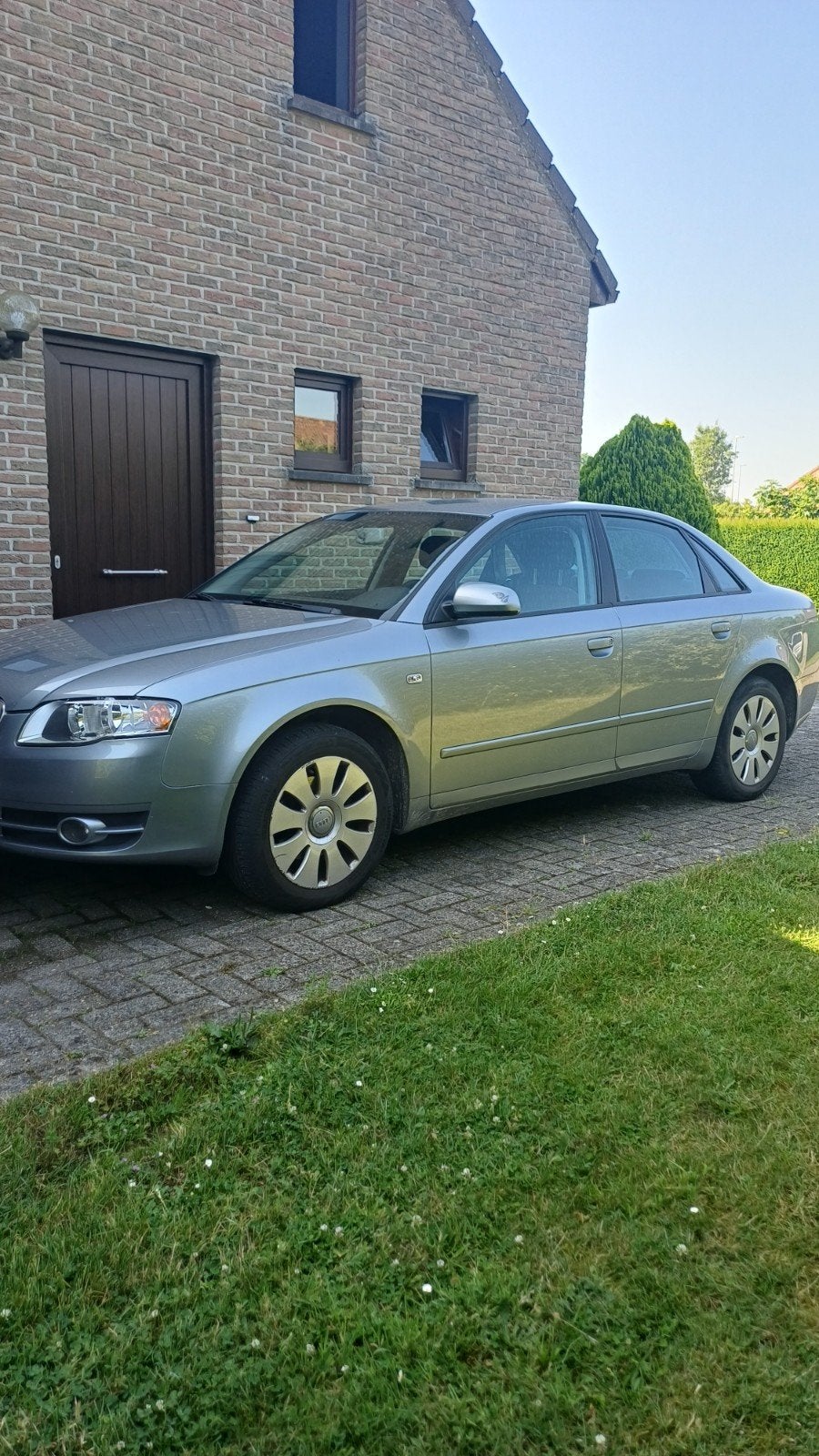 Audi A4 parfaitement entretenue, Autos, Audi, Argent ou Gris, Achat, A4, 5 portes
