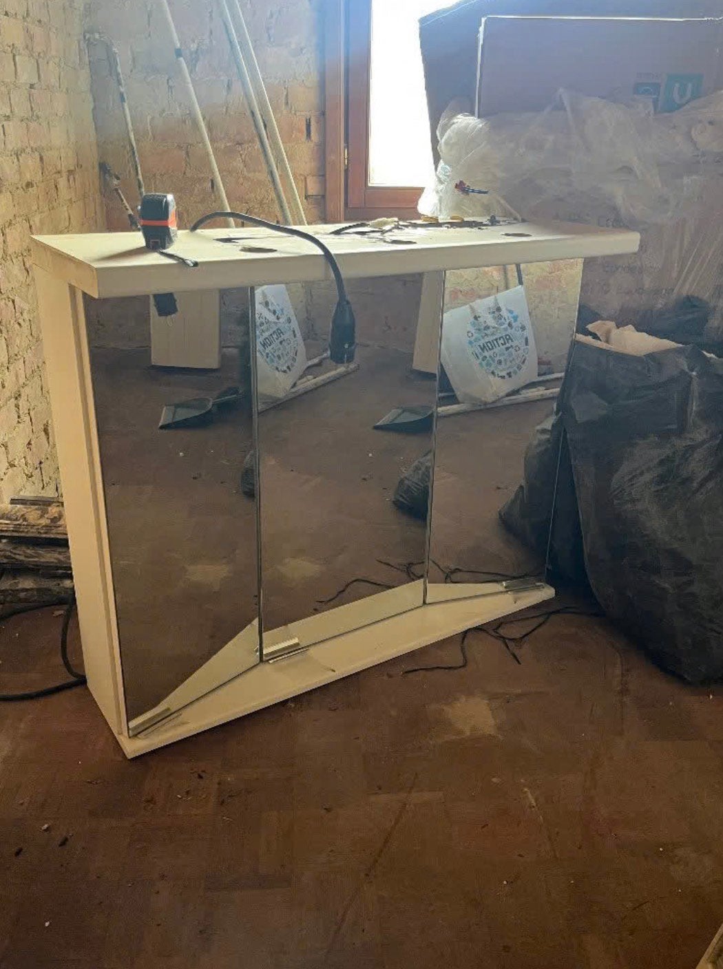 Oudere witte spiegel met opbergruimte (3-delig)100x82,5x33cm, Ophalen, Zo goed als nieuw