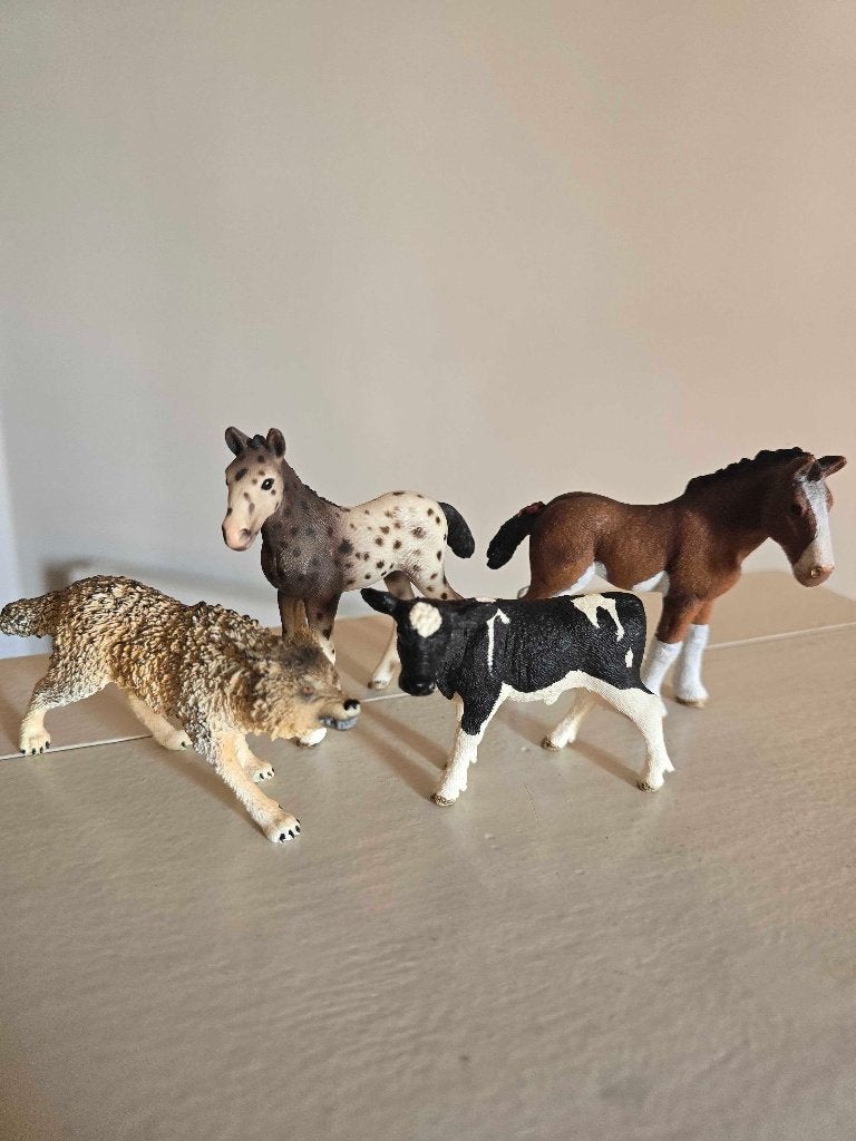 Schleich dieren - Paarden / wolf / koe lot van x4, Verzamelen, Ophalen of Verzenden, Zo goed als nieuw