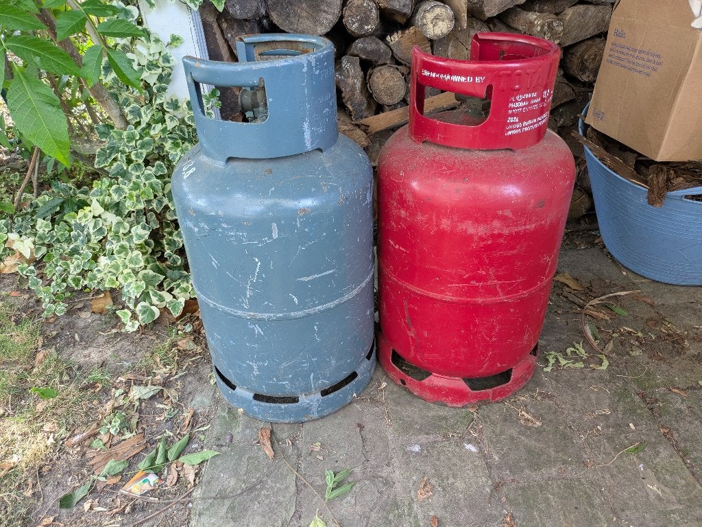 Gasfles 2 stuks, meer dan halfvolle butaan, Caravans en Kamperen, Kampeeraccessoires, Gebruikt, Ophalen