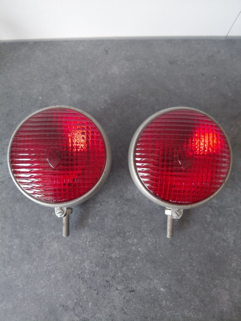 NOS Marchal Red High Intensity Mistlampen BMW 2002 Oldtimer, Autos : Pièces & Accessoires, Éclairage, Envoi, Neuf, Mercedes-Benz