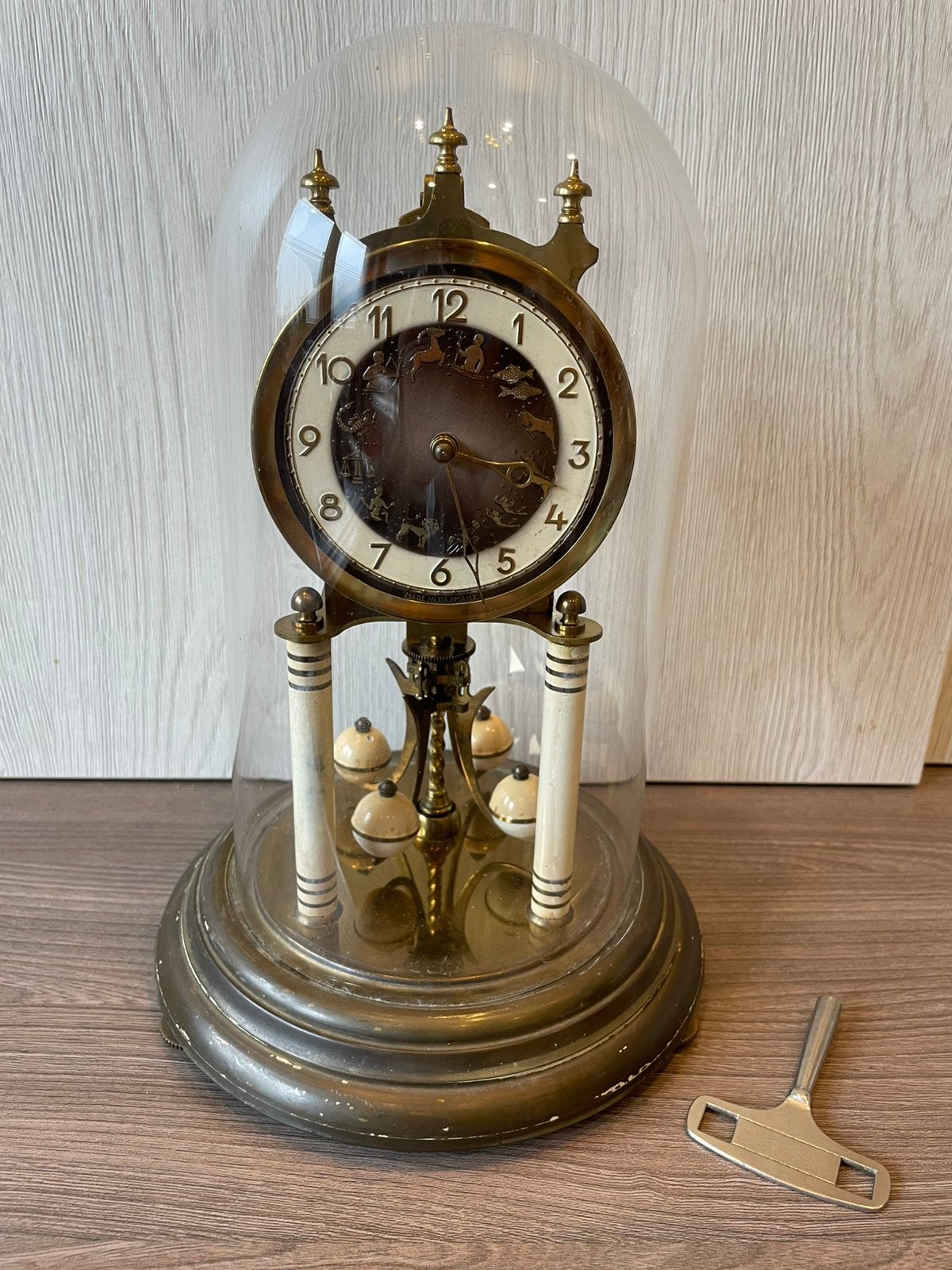 Pendule onder glazen stolp zodiac germany, Antiek en Kunst, Ophalen
