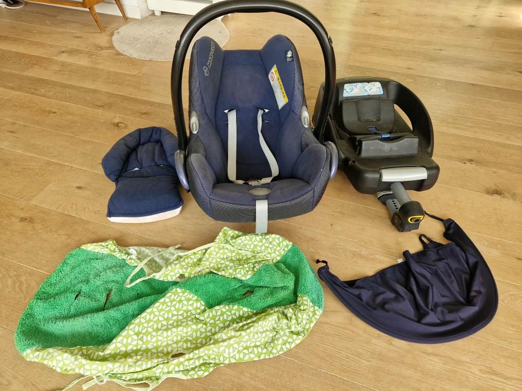 Maxi Cosi + Easyfix + hoes + verkleinkussen + beschermkap, Kinderen en Baby's, Autostoeltjes, Ophalen, Zo goed als nieuw, Isofix