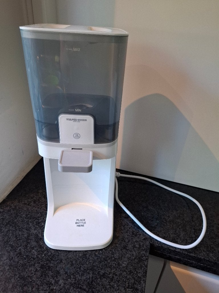 Warmwater dispenser babyflesje, Kinderen en Baby's, Babyvoeding en Toebehoren, Ophalen, Zo goed als nieuw, Flessen- of potjesverwarmer