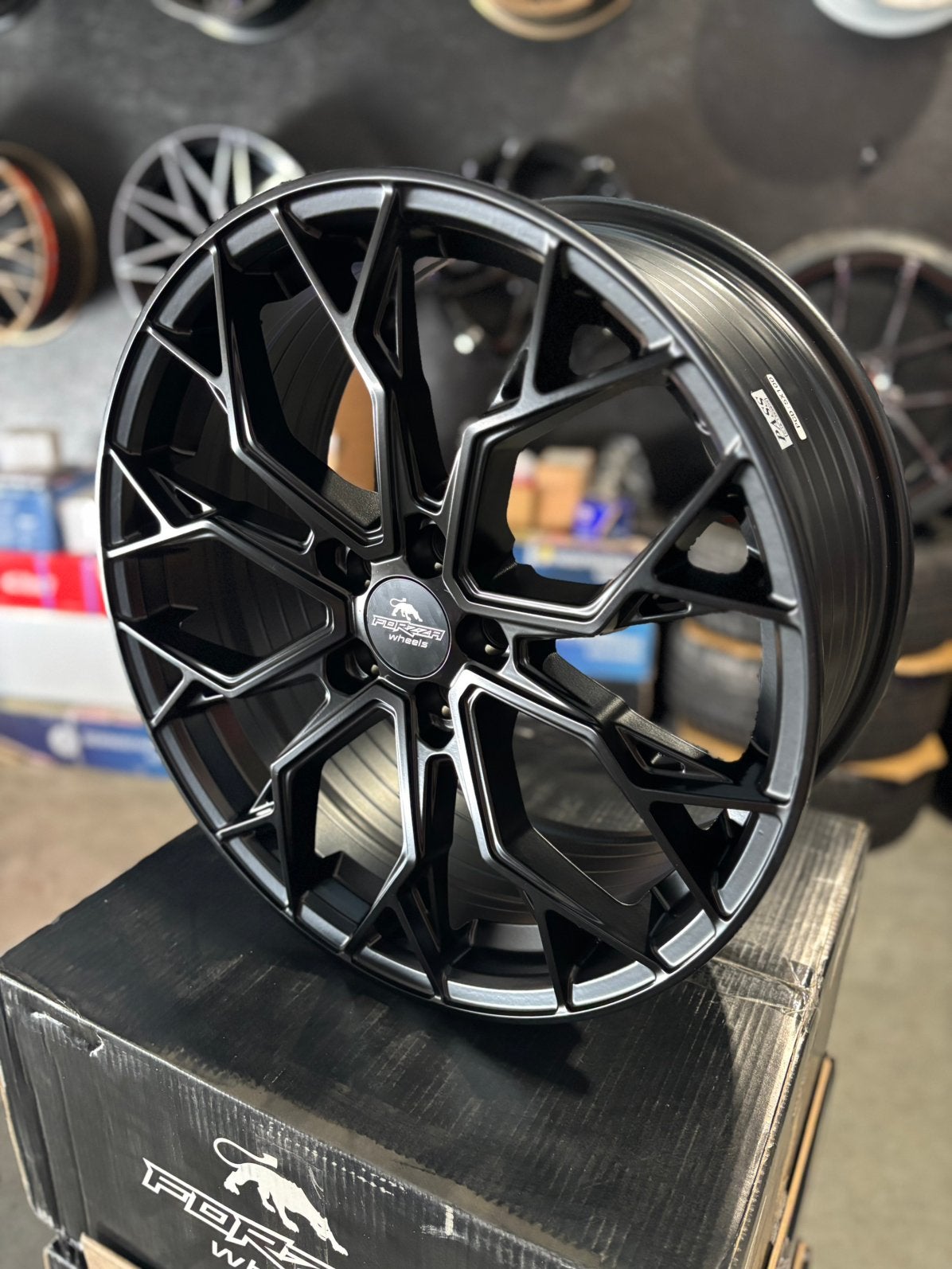 18” Forzza titan satin black, Ophalen