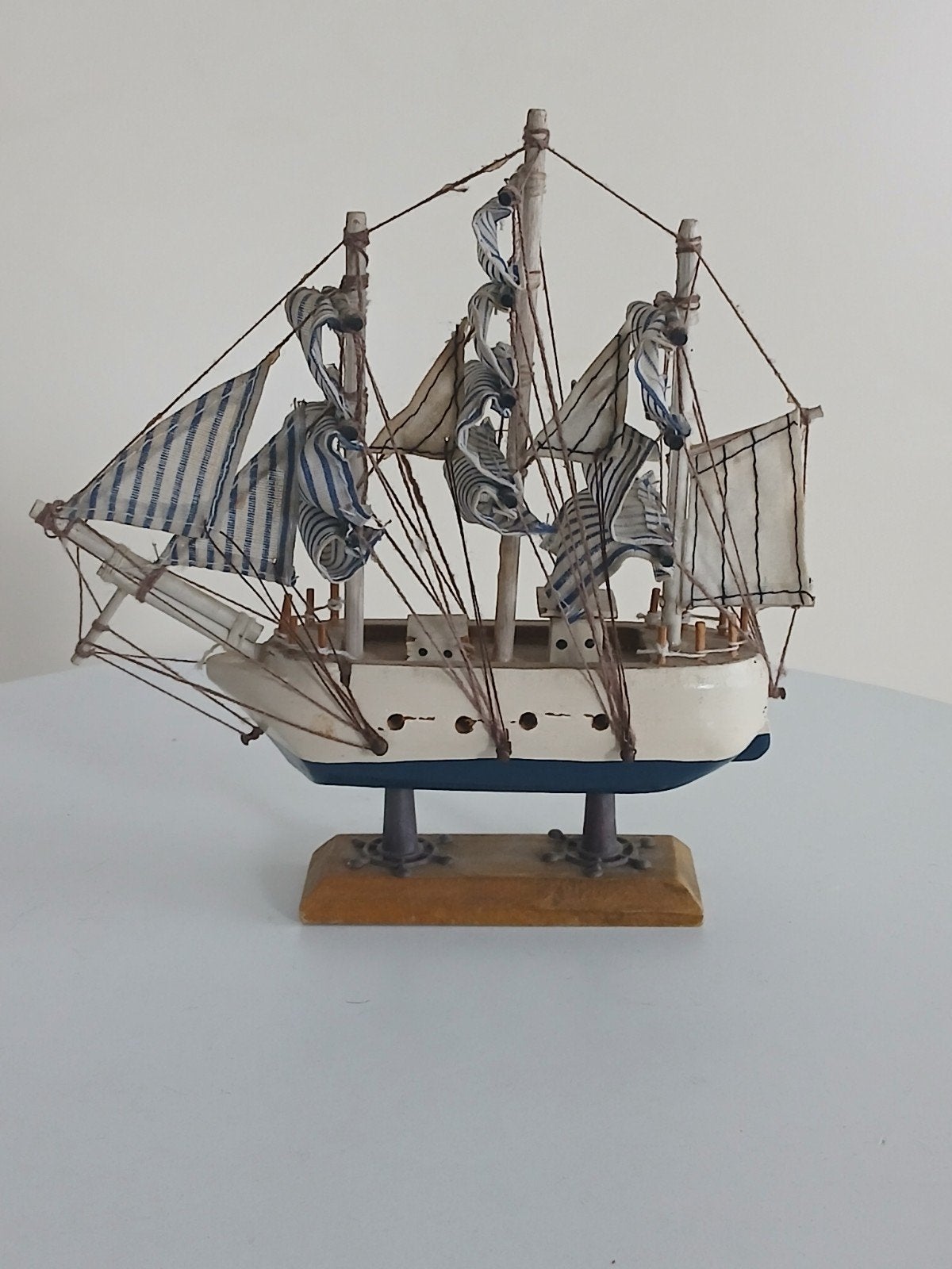 Bateau à voiles en bois - Maquette de voilier déco marine, Hobby & Loisirs créatifs, Enlèvement ou Envoi, Comme neuf