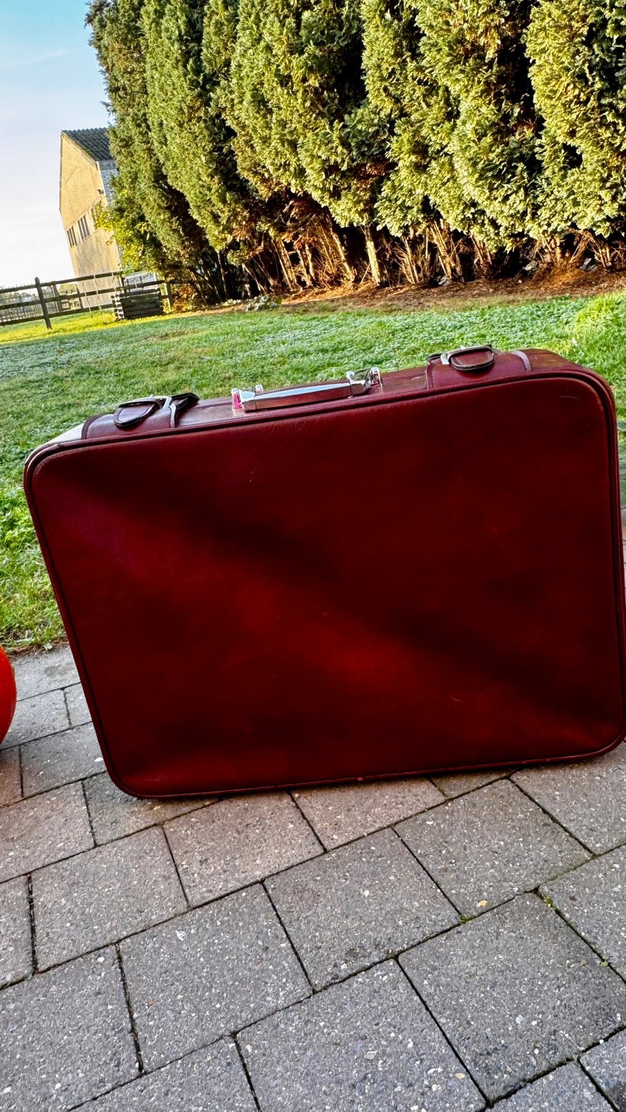 Valise Rodelle en cuir rouge, Bijoux, Sacs & Beauté, 70 cm ou plus, Enlèvement, Cuir, Clé