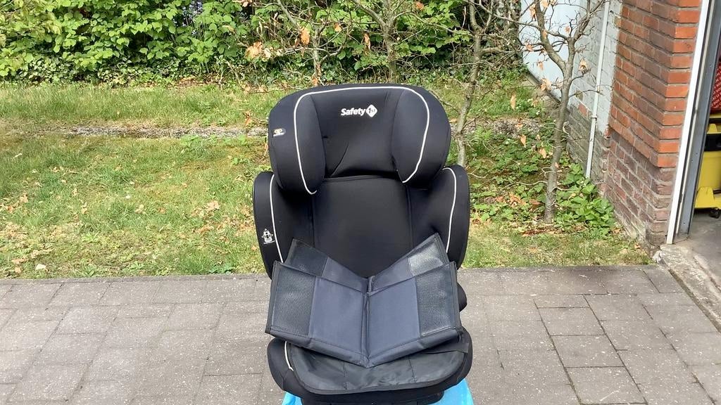 Mooie autostoel met zetel  bescherming, Ophalen, Zo goed als nieuw