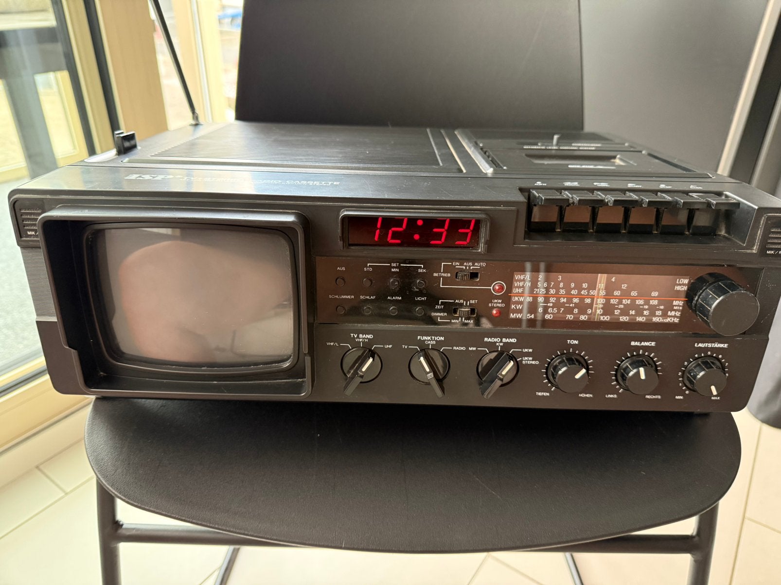 Téléviseur, radio et cassette vintage ISP Boombox, Antiquités & Art, Antiquités | TV & Hi-Fi, Enlèvement