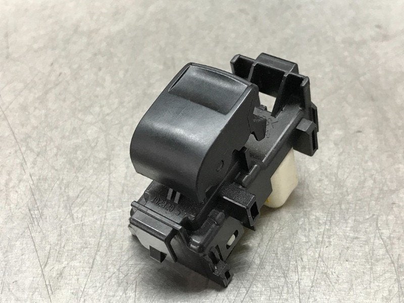COMMUTATEUR VITRES ELECTRIQUES Toyota Auris (E18), Utilisé, Toyota