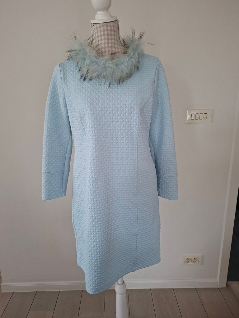 robe K-design bleu clair avec col en fourrure amovible, Vêtements | Femmes, Robes, Enlèvement ou Envoi, Comme neuf, Longueur genou