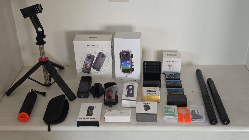 Insta 360 X4 avec accessoires et 3 batteries, Enlèvement ou Envoi, Comme neuf