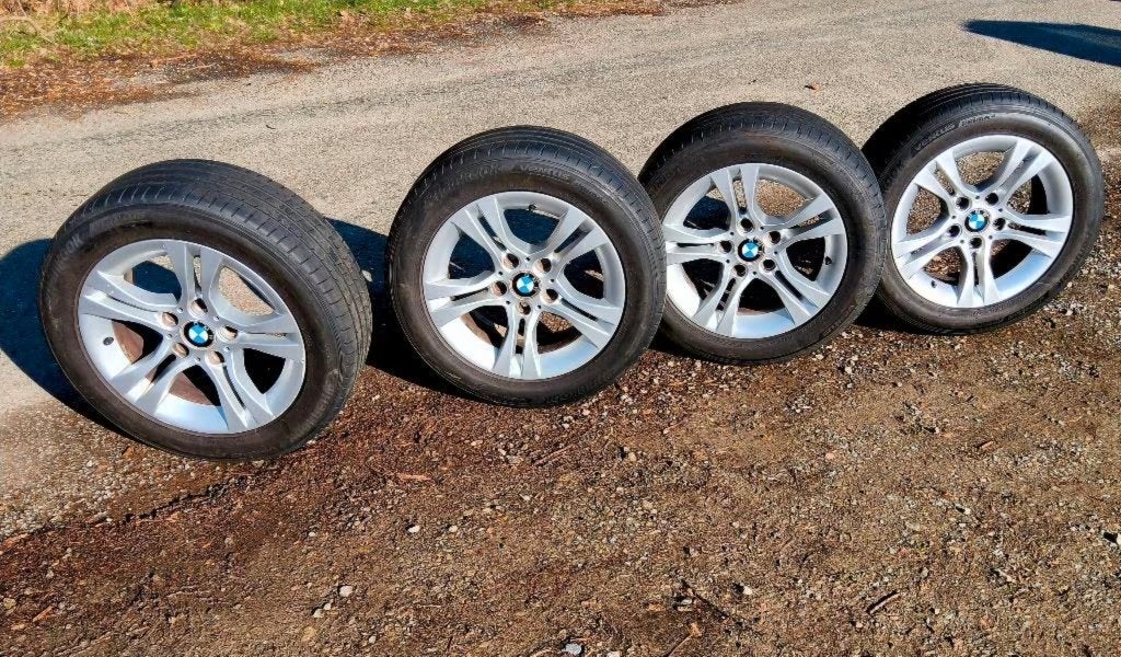Jantes originales BMW avec des pneus été 205/55-16, Pneus et Jantes, 16 pouces, Pneus été, 205 mm