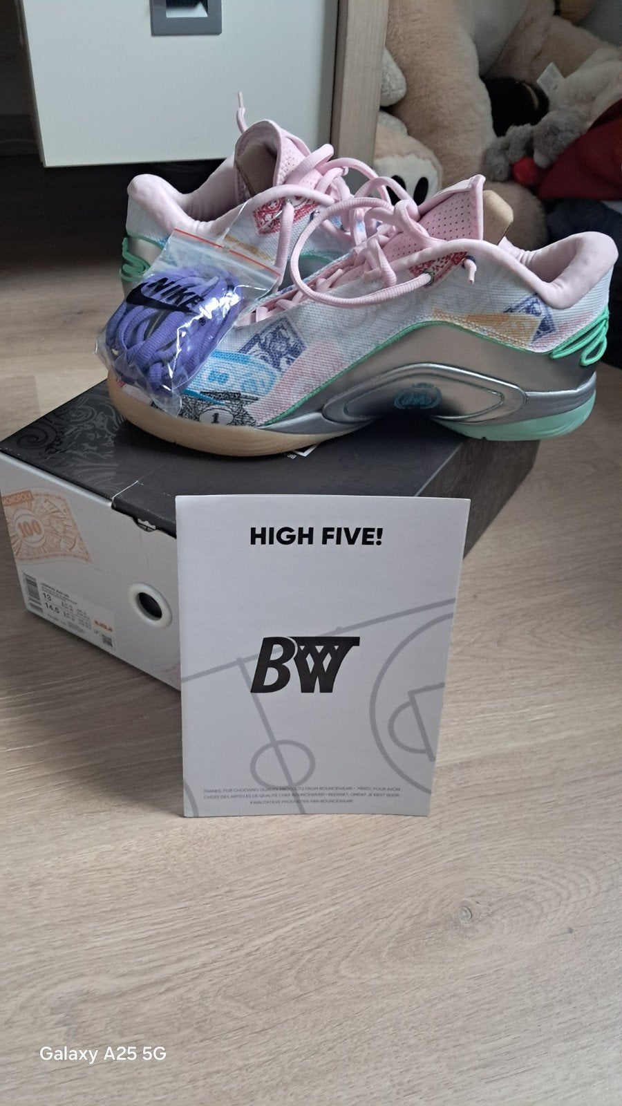 lebrons XXII QS: white/baltic blue-green flow. maat:EUR 47,5, Enlèvement ou Envoi, Neuf, Chaussures