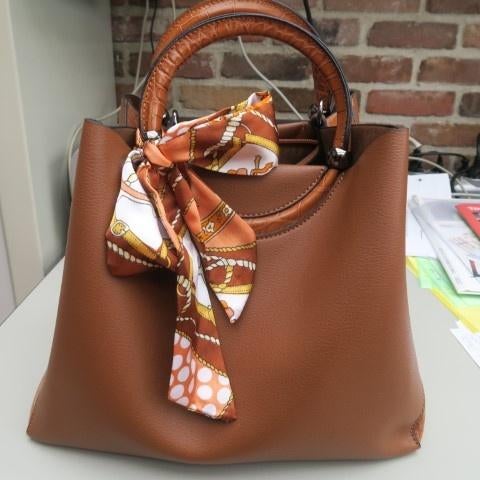 Handtas nieuw bruin semi-leder met sjaaltje Tom&Eva, Enlèvement ou Envoi, Neuf, Brun, Sac à main