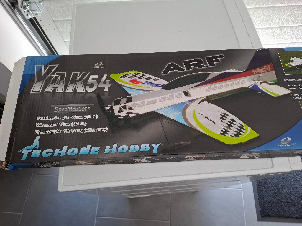 YAK INDOOR KIT NIEUW, Hobby en Vrije tijd, Modelbouw | Radiografisch | Vliegtuigen, Ophalen, Nieuw, Elektro