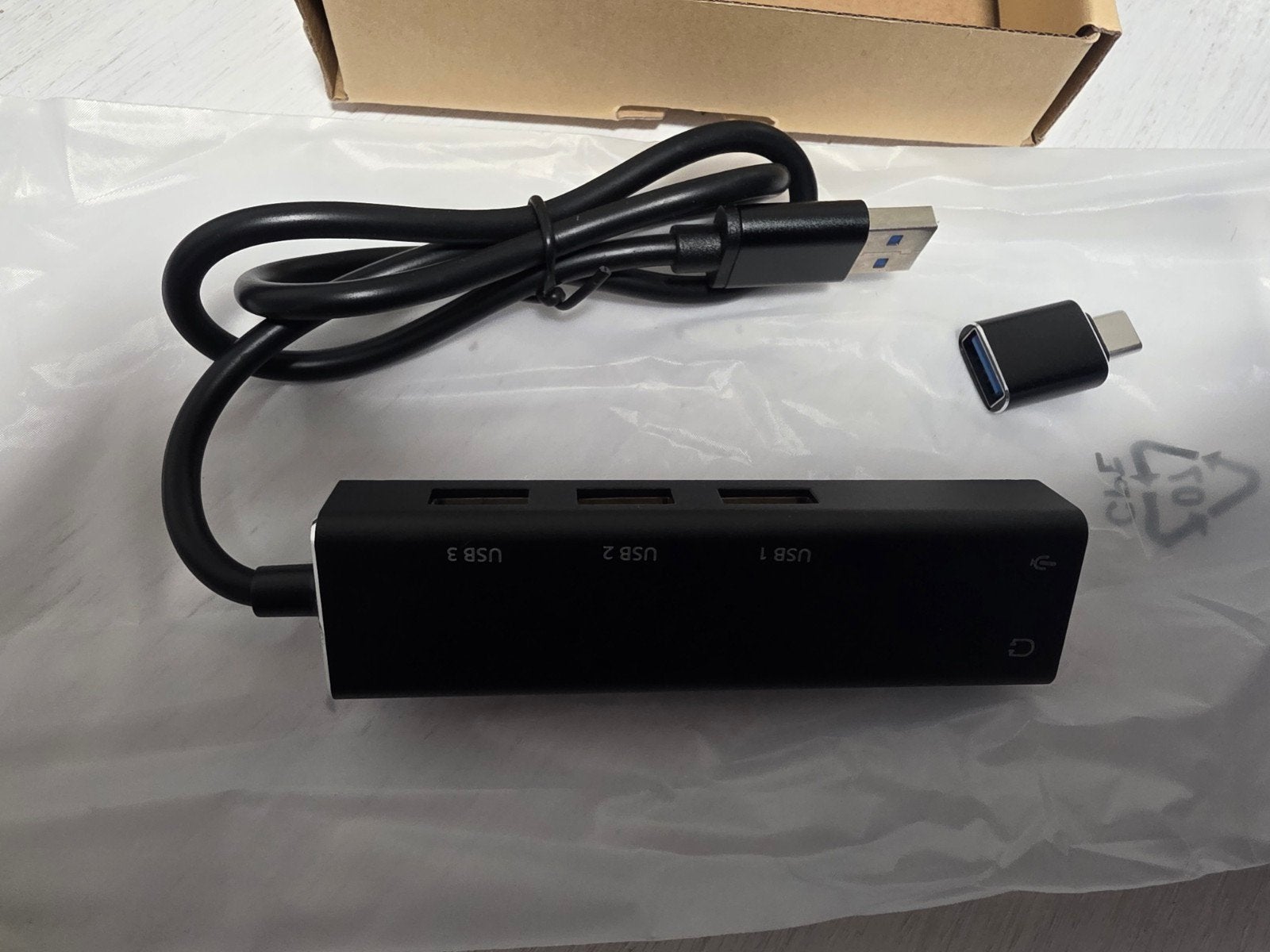 USB-hub met ingebouwde externe geluidskaart, Ophalen of Verzenden, Nieuw