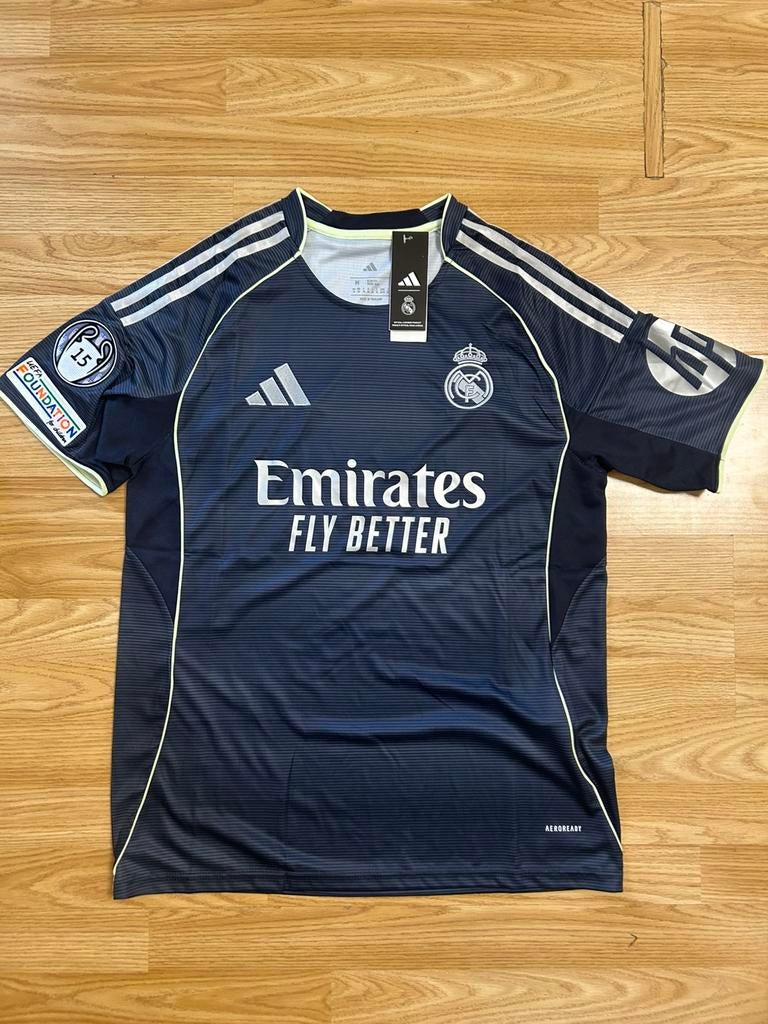 Maillot real madrid, Sports & Fitness, Football, Taille M, Enlèvement, Neuf, Maillot