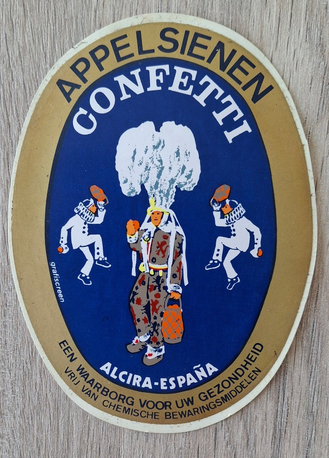 Vintage sticker carnaval Gilles de Binche Appelsien Confetti, Ophalen of Verzenden, Zo goed als nieuw, Bedrijf of Vereniging