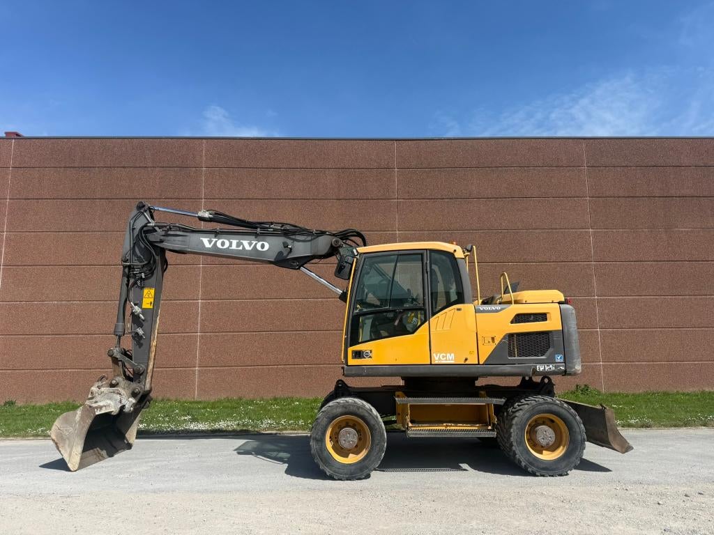 Volvo EW140D bandenkraan, Ophalen, Graafmachine