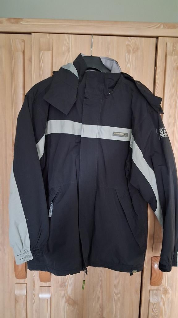 Veste de ski Protest avec capuche amovible et nombreuses poc, Sports & Fitness, Utilisé, Protest, Enlèvement ou Envoi, Ski