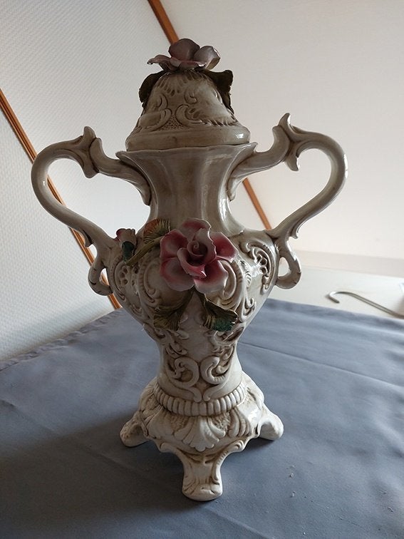 Grand vase Capodimonte, Ophalen