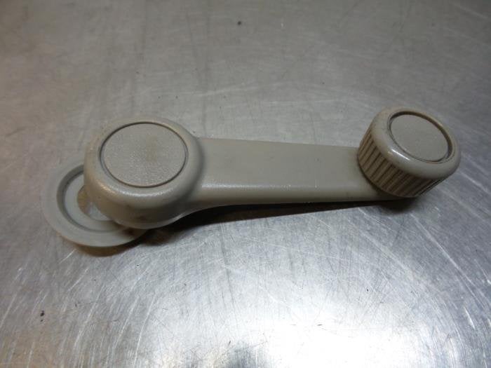 Manivelle de vitre d'un Mazda Demio (Demio 97-), -, Mazda, Utilisé, -