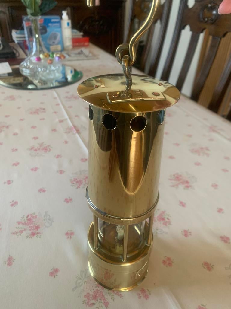 Ma lampe : lampe au kérosène, Enlèvement, Cuivre