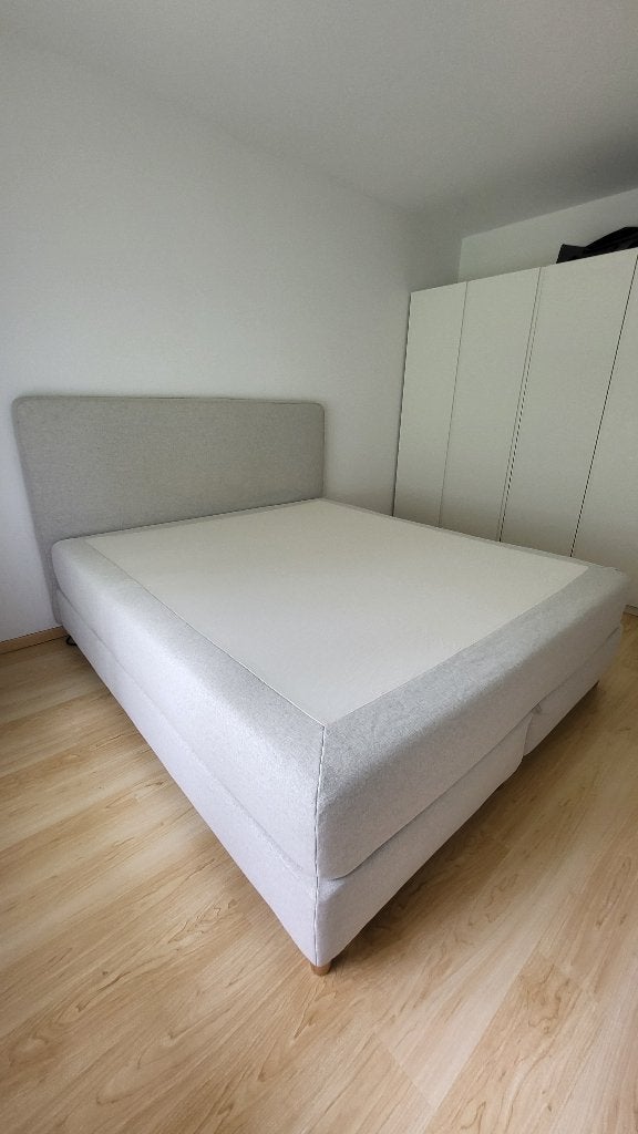 Boxspring IKEA 180 x 200 cm avec tête de lit – Très bon état, Maison & Meubles, Gris, Scandinavisch / modern, Enlèvement, Utilisé
