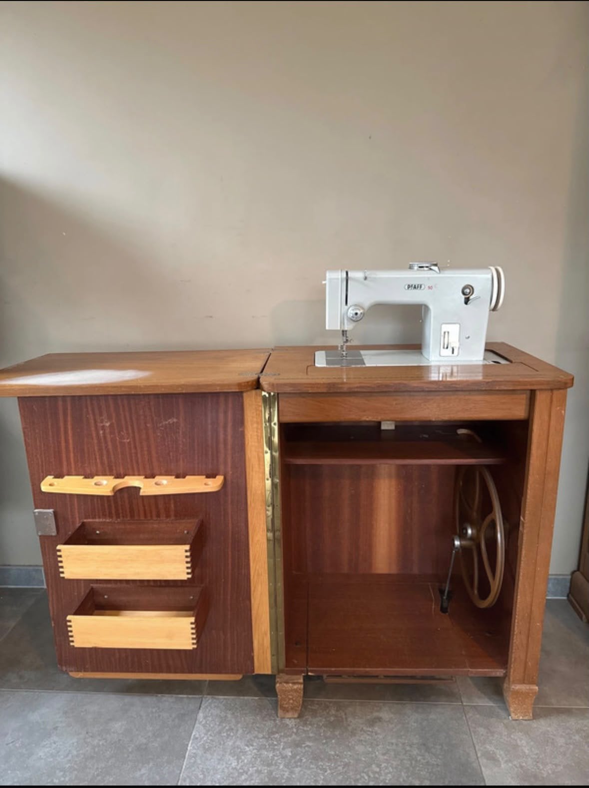 Naaimachine met tafel, Antiek en Kunst, Ophalen