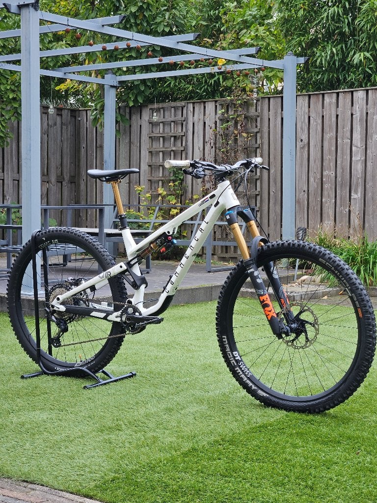 Commencal metal TR v4 taille M, Autres marques, 45 à 49 cm, Enlèvement, Hommes